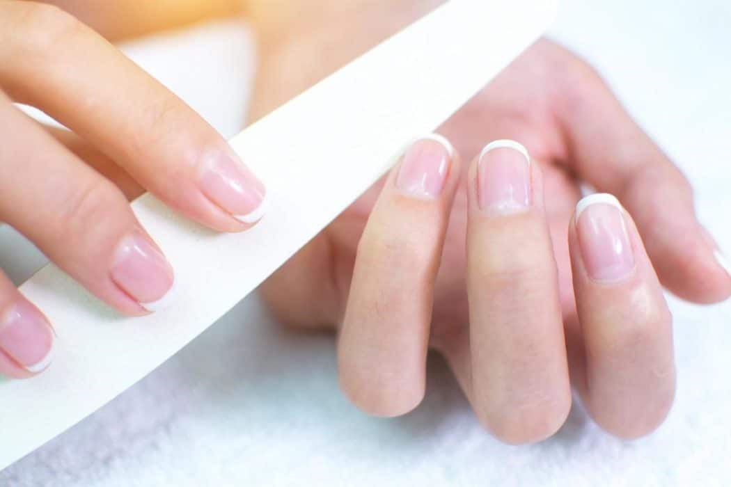 Manucure parfaite : comment mettre du vernis à ongles sans dépasser ?